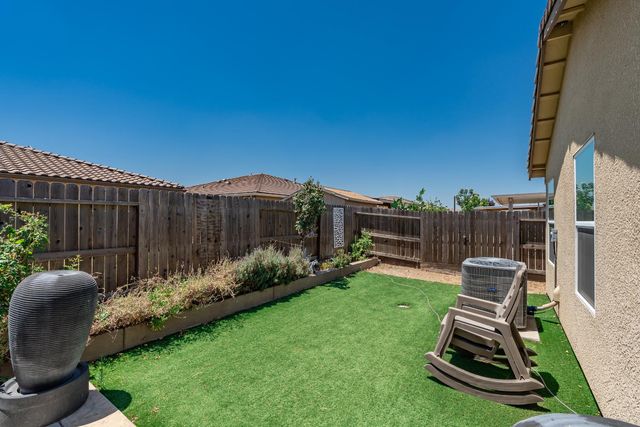 6883 E Woodward Avenue, Fresno, CA 93727