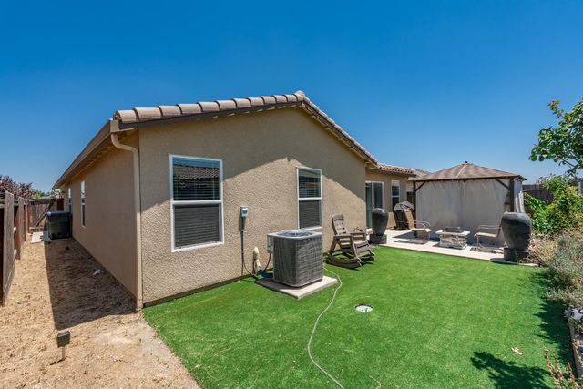 6883 E Woodward Avenue, Fresno, CA 93727