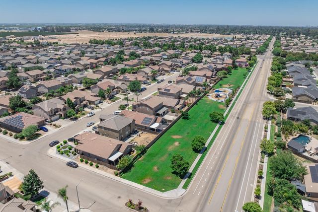 6883 E Woodward Avenue, Fresno, CA 93727