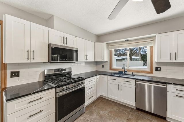 3330 68th Court E, Inver Grove Heights, MN 55076