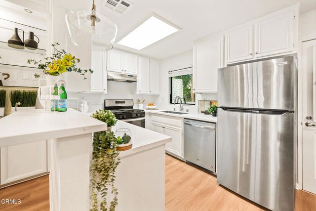 111 S Oak Knoll Avenue 107, Pasadena, CA 91101