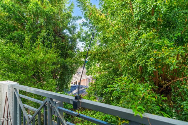 111 S Oak Knoll Avenue 107, Pasadena, CA 91101