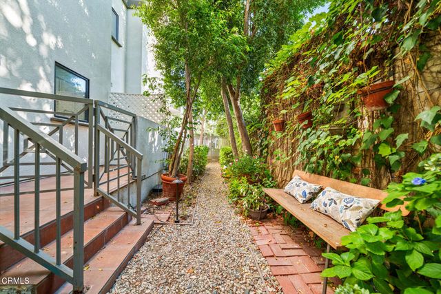 111 S Oak Knoll Avenue 107, Pasadena, CA 91101