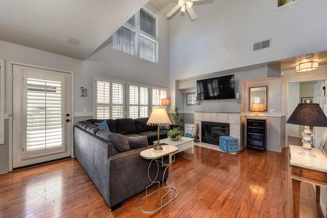 919 Blue Rapids Dr, Folsom, CA 95630