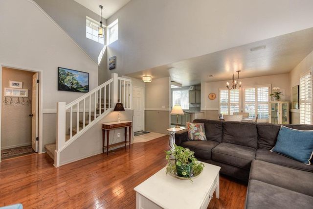 919 Blue Rapids Dr, Folsom, CA 95630