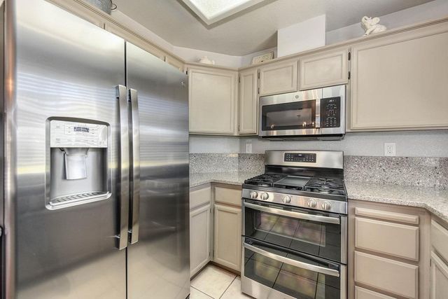 919 Blue Rapids Dr, Folsom, CA 95630