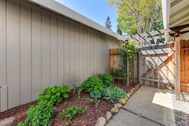 919 Blue Rapids Dr, Folsom, CA 95630