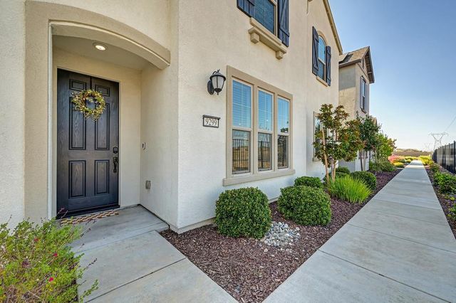 9299 Mystic Lake Aly, Sacramento, CA 95829
