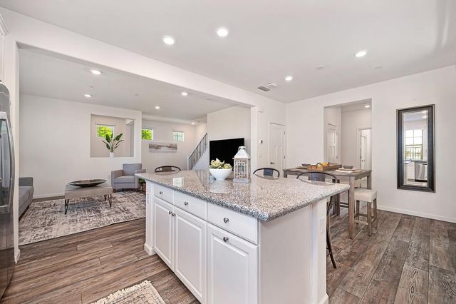 9299 Mystic Lake Aly, Sacramento, CA 95829