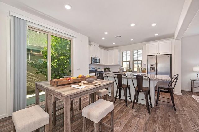 9299 Mystic Lake Aly, Sacramento, CA 95829