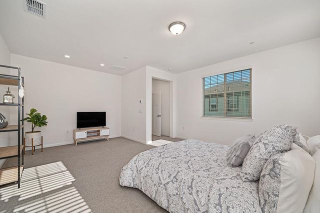 9299 Mystic Lake Aly, Sacramento, CA 95829