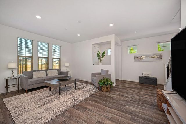 9299 Mystic Lake Aly, Sacramento, CA 95829