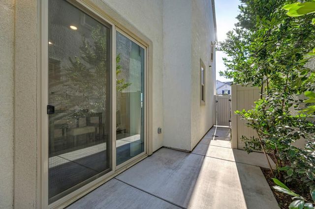 9299 Mystic Lake Aly, Sacramento, CA 95829