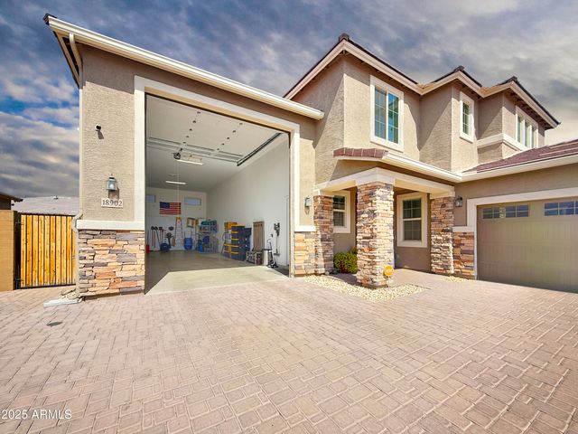 18902 W CLINTON Street, Surprise, AZ 85388