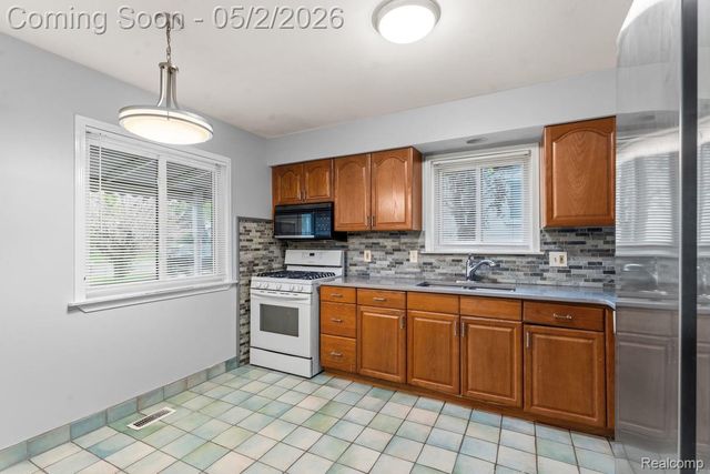 323 N Campbell Road, Royal Oak, MI 48067