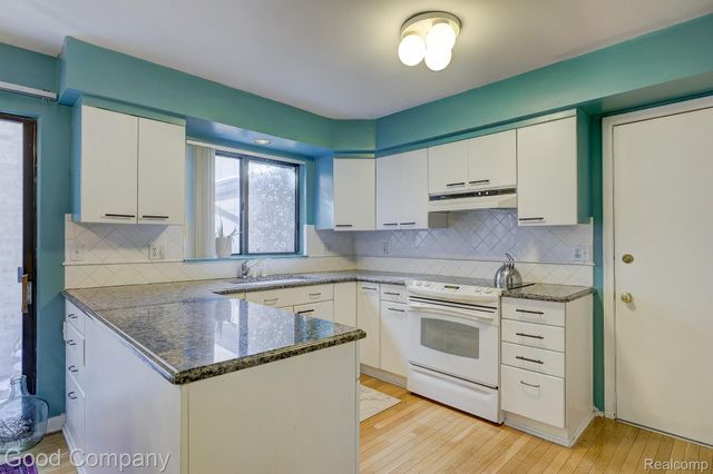 7105 Pebble Park Drive, West Bloomfield Charter Township, MI 48322