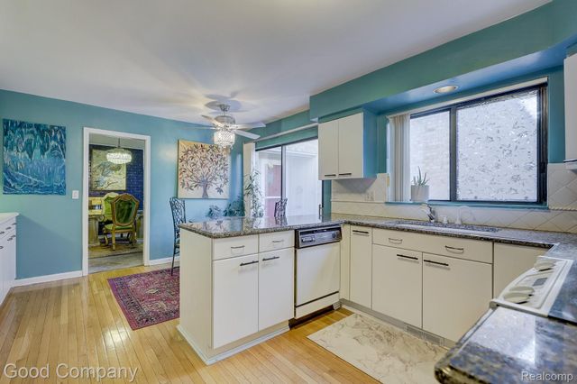 7105 Pebble Park Drive, West Bloomfield Charter Township, MI 48322