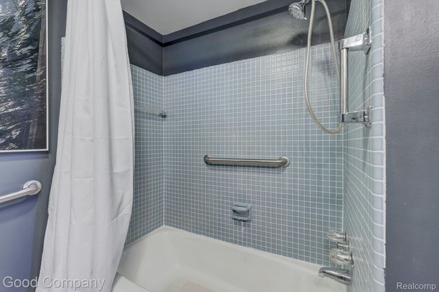 7105 Pebble Park Drive, West Bloomfield Charter Township, MI 48322