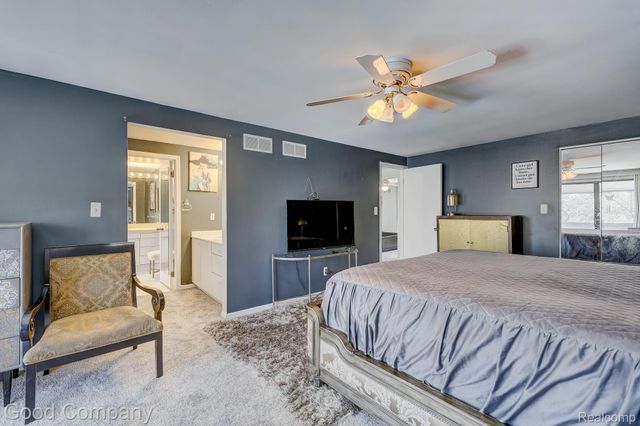 7105 Pebble Park Drive, West Bloomfield Charter Township, MI 48322