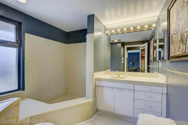 7105 Pebble Park Drive, West Bloomfield Charter Township, MI 48322