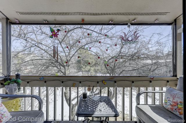 7105 Pebble Park Drive, West Bloomfield Charter Township, MI 48322