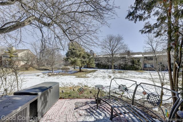 7105 Pebble Park Drive, West Bloomfield Charter Township, MI 48322