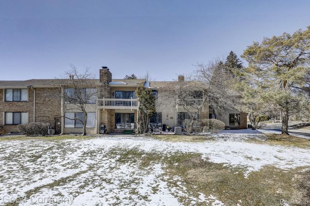 7105 Pebble Park Drive, West Bloomfield Charter Township, MI 48322