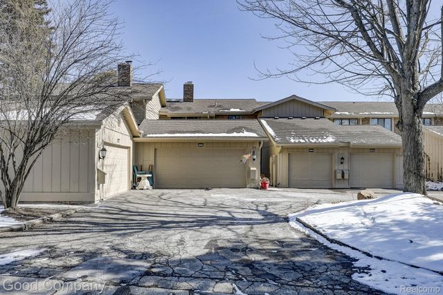 7105 Pebble Park Drive, West Bloomfield Charter Township, MI 48322