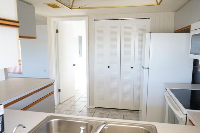 302 BRYCE COURT, Sun City Center, FL 33573