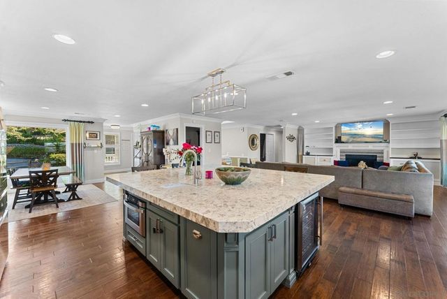 3045 Mary Ln, Escondido, CA 92025