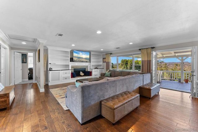 3045 Mary Ln, Escondido, CA 92025