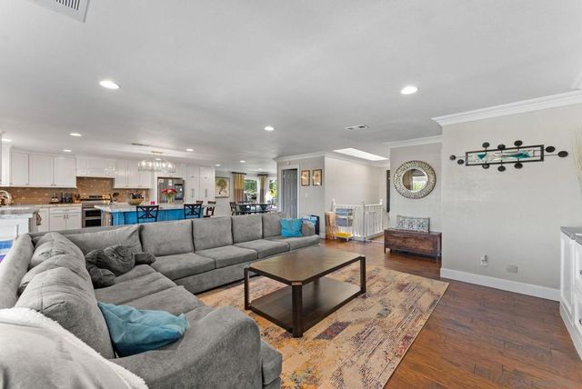 3045 Mary Ln, Escondido, CA 92025