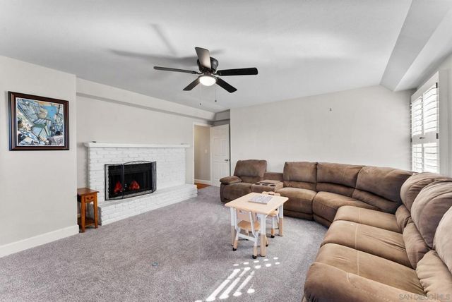 3045 Mary Ln, Escondido, CA 92025