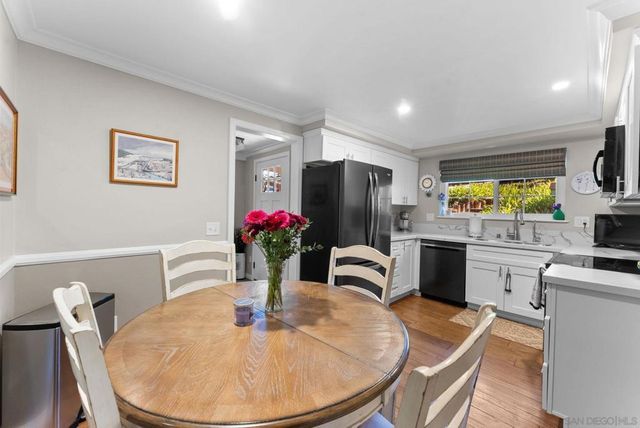 3045 Mary Ln, Escondido, CA 92025