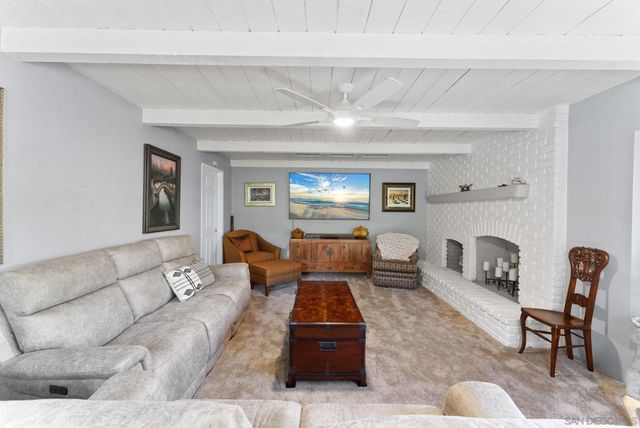 3045 Mary Ln, Escondido, CA 92025