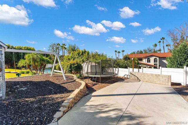 3045 Mary Ln, Escondido, CA 92025