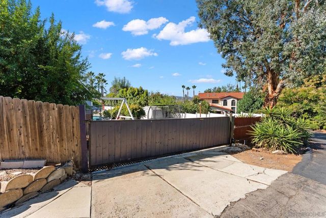 3045 Mary Ln, Escondido, CA 92025