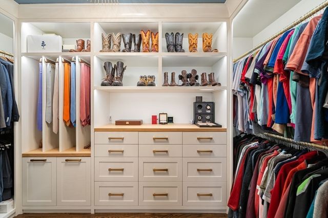 81 Montvale Road, Weston, MA 02493