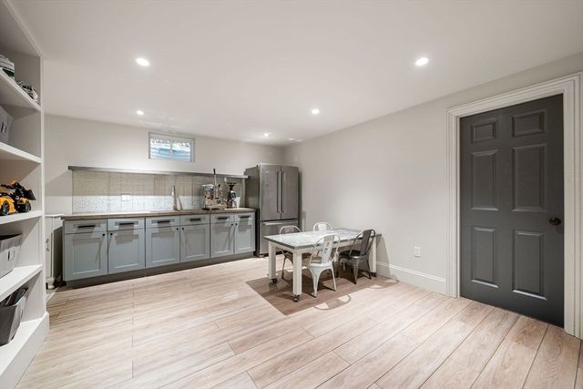 81 Montvale Road, Weston, MA 02493