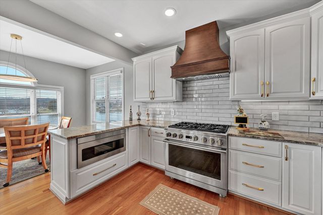 95 Marvin Gardens DR, Moneta, VA 24121