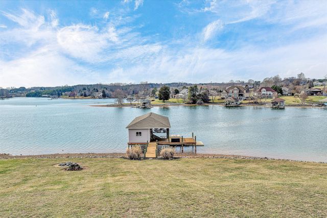 95 Marvin Gardens DR, Moneta, VA 24121