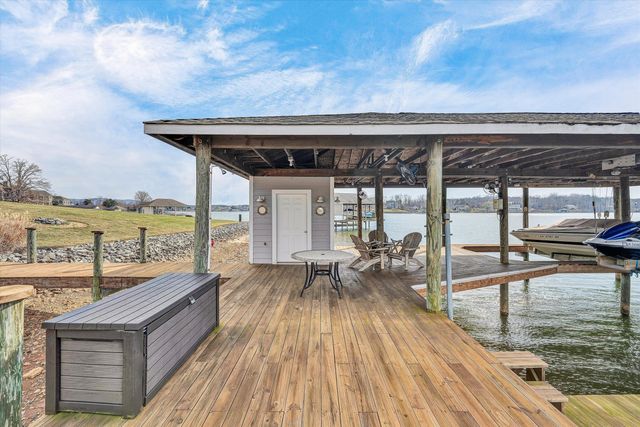 95 Marvin Gardens DR, Moneta, VA 24121