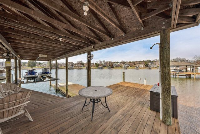 95 Marvin Gardens DR, Moneta, VA 24121