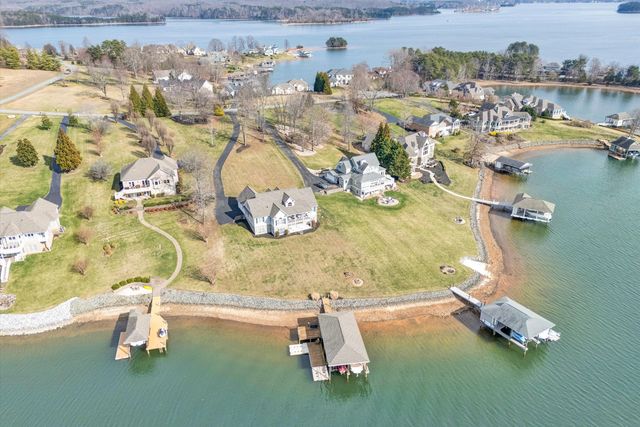 95 Marvin Gardens DR, Moneta, VA 24121