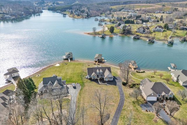 95 Marvin Gardens DR, Moneta, VA 24121