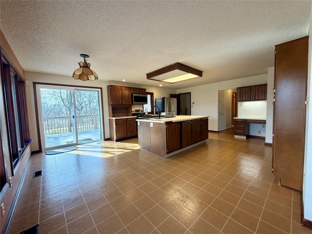 3006 Fleur Drive, Des Moines, IA 50321
