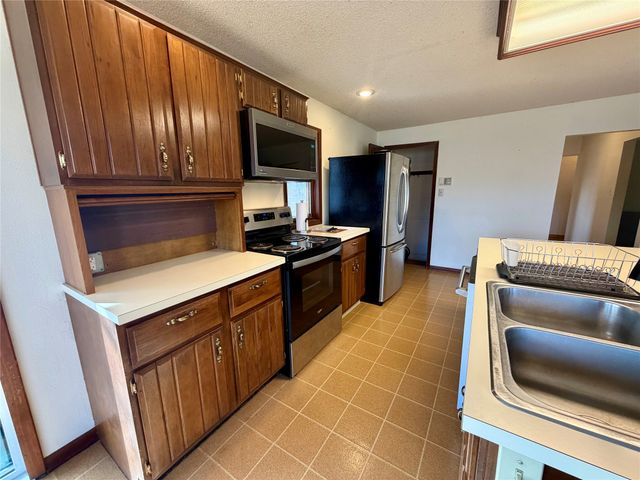 3006 Fleur Drive, Des Moines, IA 50321