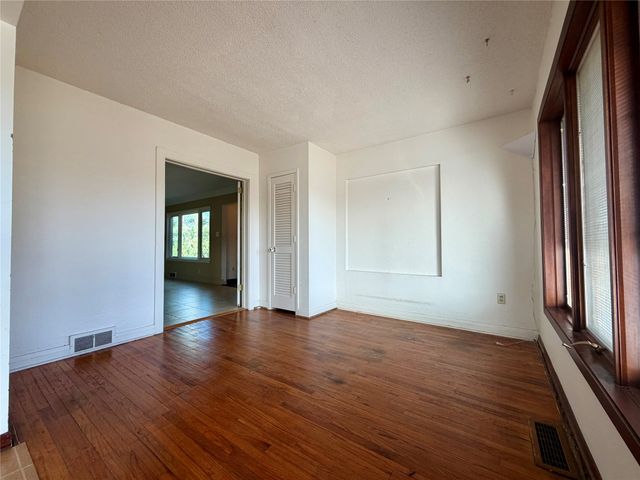 3006 Fleur Drive, Des Moines, IA 50321