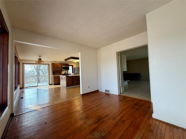 3006 Fleur Drive, Des Moines, IA 50321