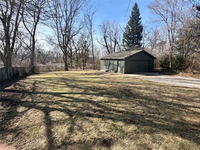 3006 Fleur Drive, Des Moines, IA 50321